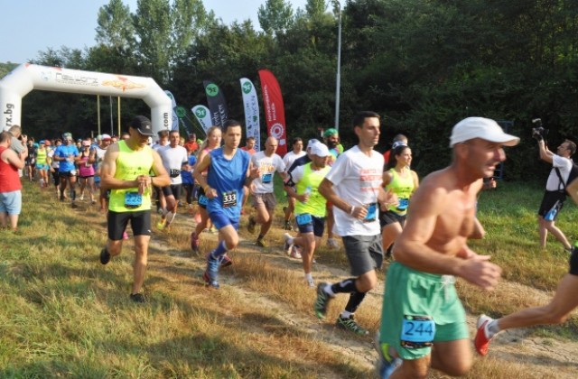Бургазлийка и кюстендилец финишираха първи на 42 км. в „Лудогорски маратон“, варненци – най-добри в дуатлона