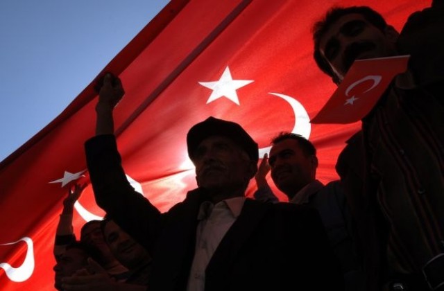 Турция задържа командосите, които трябвало да арестуват Ердоган