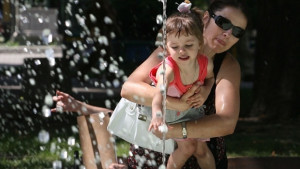 Варненско остава в жълто заради жегата