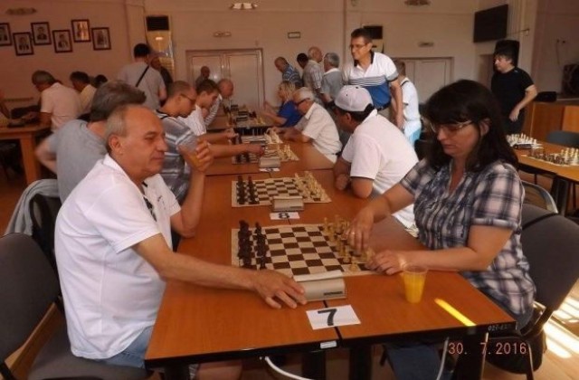 Шахматен турнир събра гросмайстори в Петрич от страната и чужбина