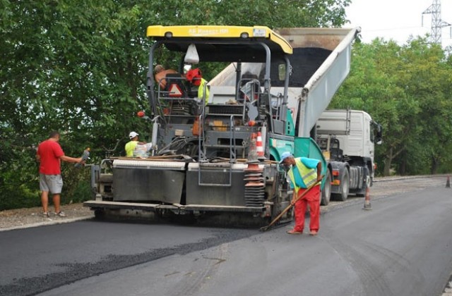 Асфалтират пътя Преселенци - Сърнено