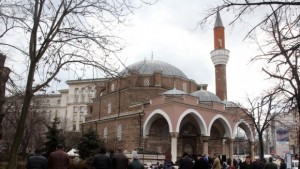 Полиция жандармерия и видеонаблюдение край джамията в София