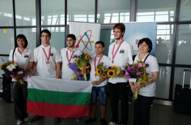 Българските ученици отвяха конкуренция от 80 държави на Олимпиадата по химия