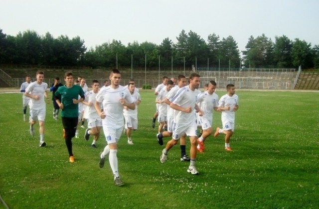 Футболисти от Локомотив-София започнаха тренировки със Спартак