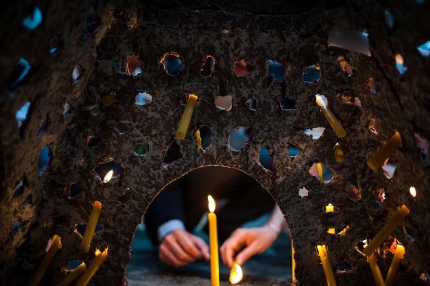 Седемдесет деца са останали сираци преди десет години, тъй като техен родител е бил покосен от терористите.