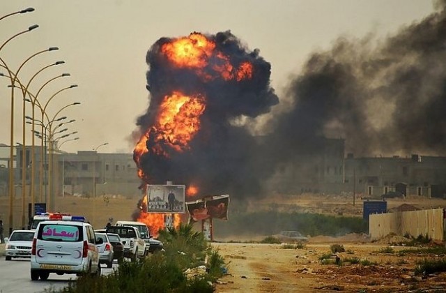 Атентат с кола бомба взе 22 жертви в Бенгази