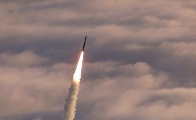 Северна Корея е изстреляла балистична ракета към Японско море
