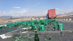 Каси с бира затвориха временно магистрала Струма при пътен възел