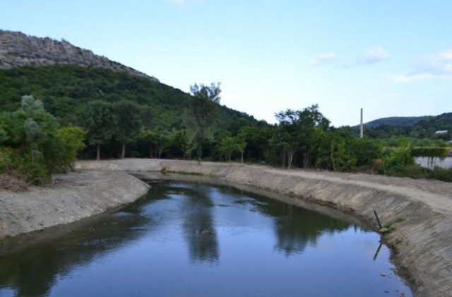 Във В.Търново почистват 1,6 километра брегова ивица на Янтра,  работи се в два от критичните участъци