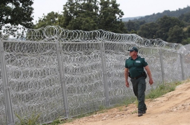 23 нелегални мигранти заловени край Резово, граничари ги нахранили с вафли