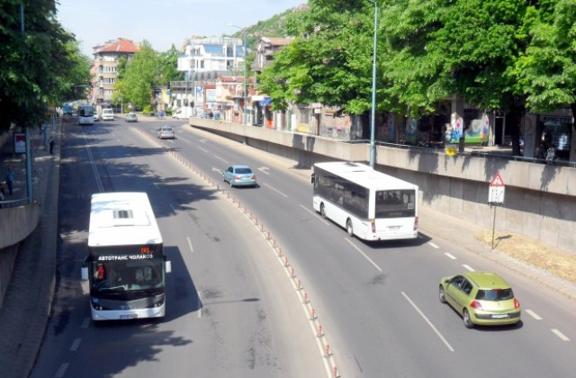 Без коли по   западно платно на „Руски“ от Гарата до „Гладстон“