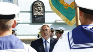 Премиерът Приехме веднага оставката на ген Радев за да си