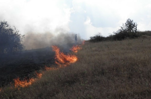 Завишена пожароопасност в половин България