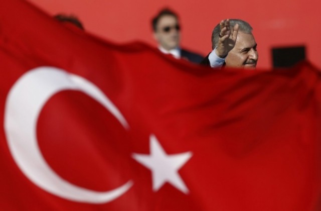 Турският премиер: Гюлен ще плати цената за неуспелия опит за преврат
