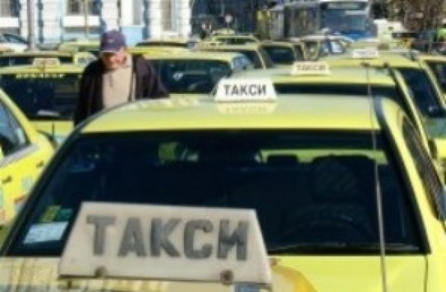 Хванаха нелегални таксиджии