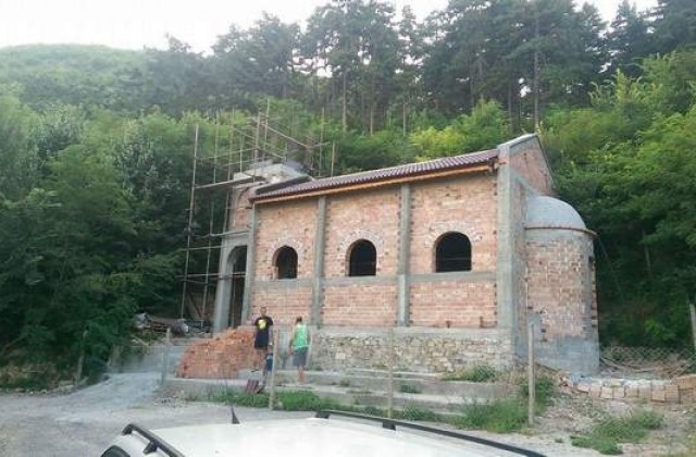 Дарителска кампания за спасяване на храм Св.Вкмч. Георги Победоносец в местността Бармук баир край Сливен