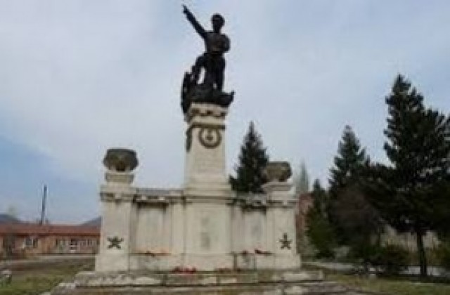 Продължава дарителската кампания за реставрирането на Паметника на 6-ти артилерийски полк в Сливен