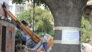 Багер пропадна в изкоп в центъра на София СНИМКИ ВИДЕО