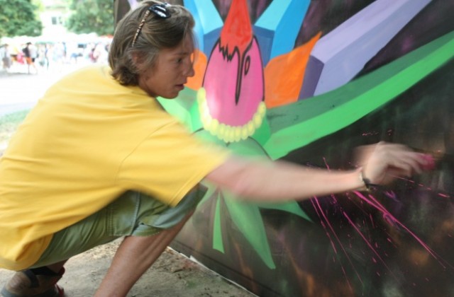 Графити, брейкденс и рапиране събират младежи на фестивал