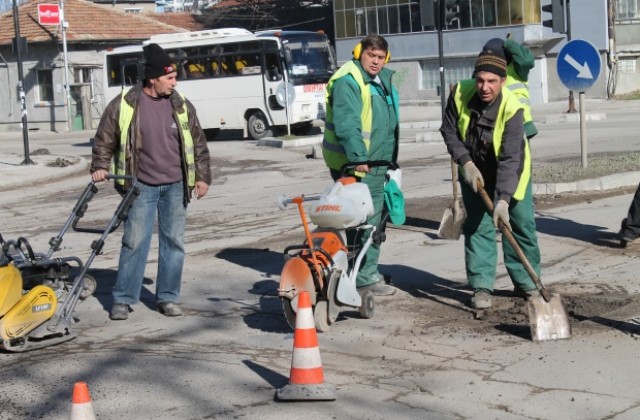 Влагат близо 10 милиона лева в ремонт на междуселски път в Търговищко