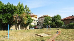 Възстановяват занемарени детски и спортни площадки в Разград