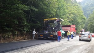 Напредва рехабилитацията на 20 км участък от път III107 Рила