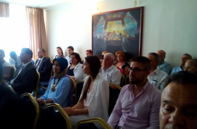 Международен форум за розата предлагат дипломати