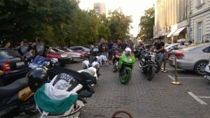 Мотористи от три клуба протестираха пред Съда