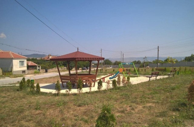 Окосиха шубраци и треви в Девня