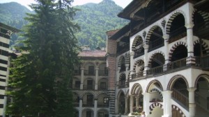 Засилено полицейско присъствие в района на Рилски манастир