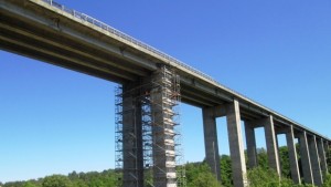 Следващата седмица възстановяват движението по Писанския мост