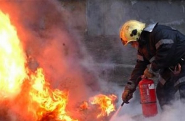 Момчета запалиха нефункционираща сграда в Севлиево