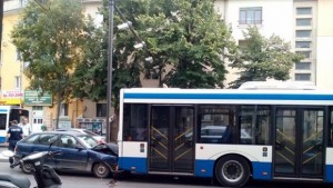 Катастрофа блокира движението в центъра