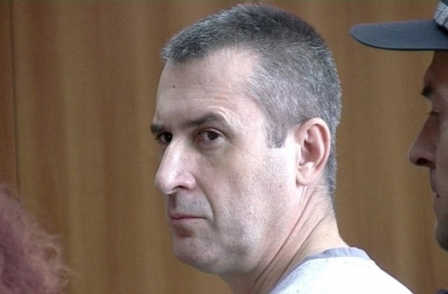 Окончателно: Полицаят, обвинен в убийство на родителите си, остава зад решетките