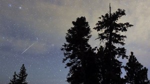 Дъжд от падащи звезди ни очаква в нощите около 12