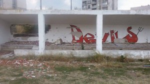 Вандали рушат бейзболния стадион в Дупница