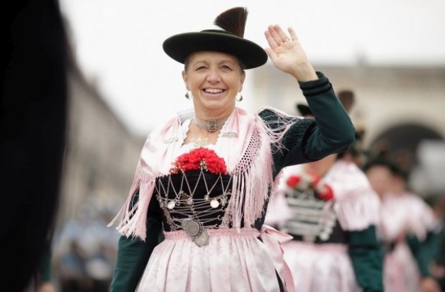 Жени в традиционни баварски носии поставиха нов рекорд на Гинес