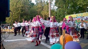 Капанският ансамбъл бе гост на Празника на динята