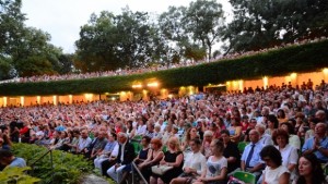 Награждават почетните граждани на Варна на церемония в Летния театър