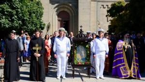 Шествие с чудотворната икона на Богородица събра десетки хора във