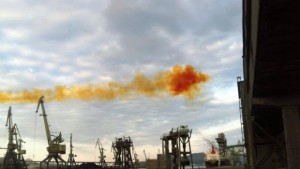 Жители на Девня се оплакват от обгазяване от завод СНИМКИ