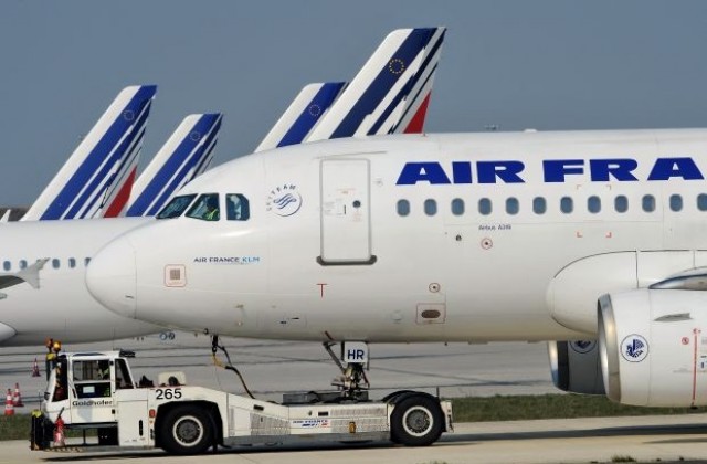 Евакуираха частично летището в Ница заради подозрителен багаж