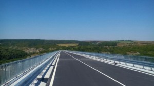 Възстановено е движението по моста при с Писанец