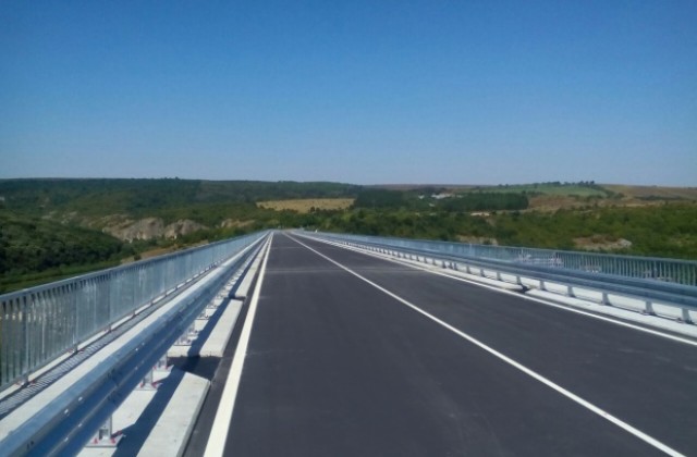 Възстановено е движението по моста при с. Писанец