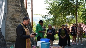 Десетки се събраха на курбан за празника Голяма Богородица