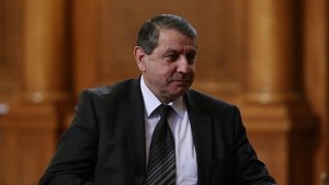 Депутатът Бат Сали вече обвиняем помахал и подминал стоппалката на