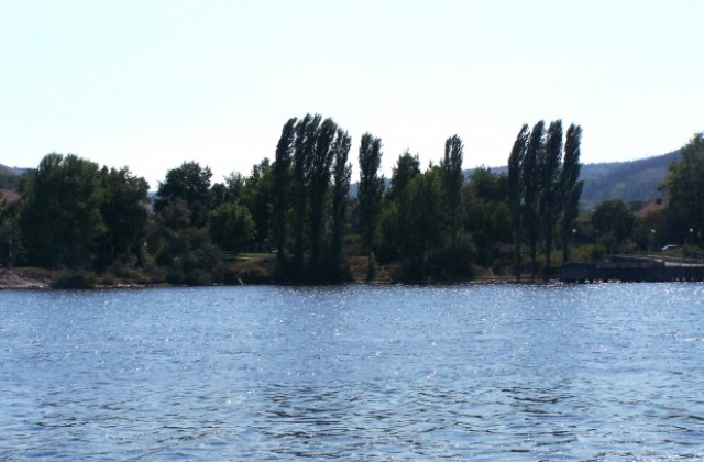 Мъртва кая изплува в Белославското езеро
