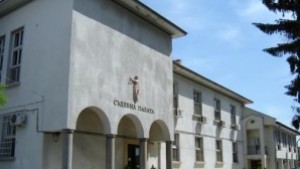 Една година условно за младеж ударил полицаи