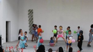 Детски карнавал дискотека с аниматори в лятното кино на Коняво