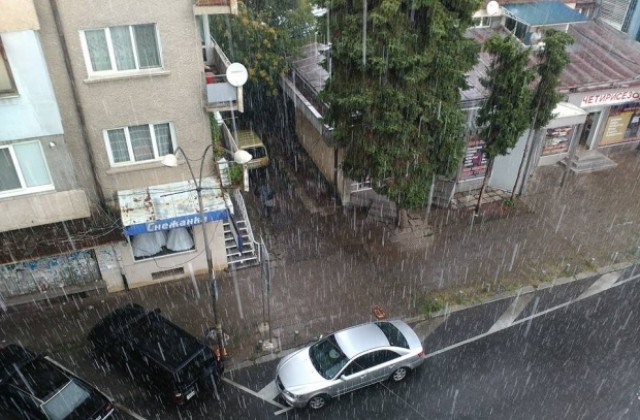 Обилен дъжд над Кюстендил. Прогнозата за септември